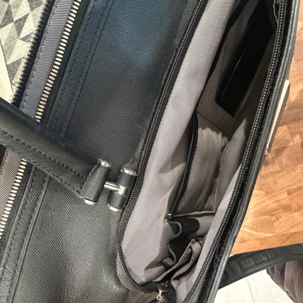 Tumi Astor Regis Black Leather Briefcase Messenger Laptop Bag - 93211D